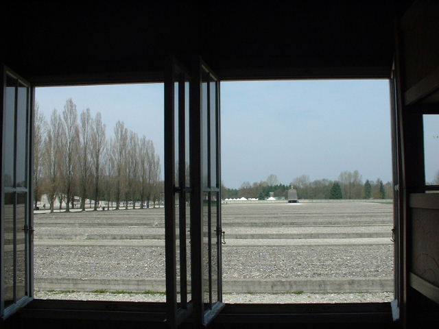 [barrack]