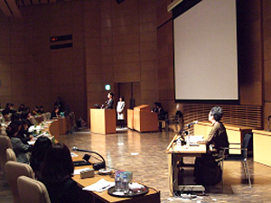 �u���̗l�q