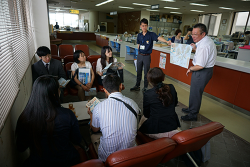 生名総合支所で保健師さんから上島町の現状（医療・介護など）を教わる